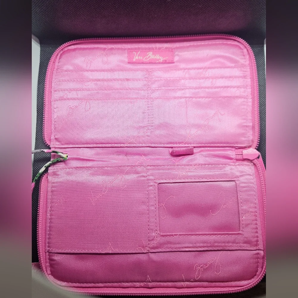 Women's Vera Bradley Priscilla Pink zip around wristlet wallet EUC - Picture 3 of 4